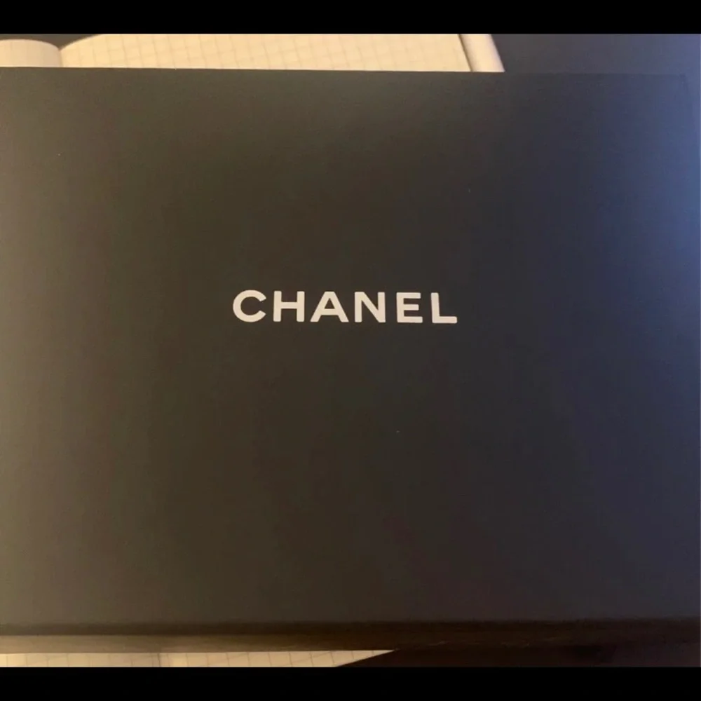 *Authentic* Chanel Boy Bi-fold Wallet - Picture 4 of 5
